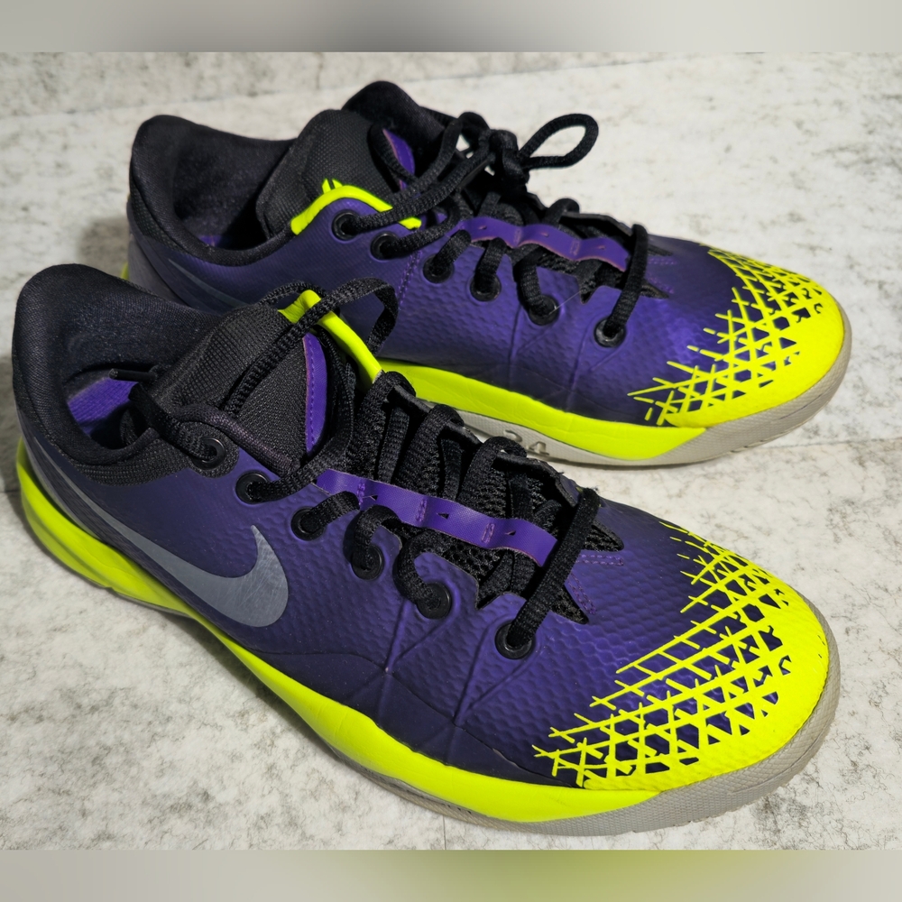  Nike Zoom Kobe Venomenon 4 in the "Court Purple/Volt"